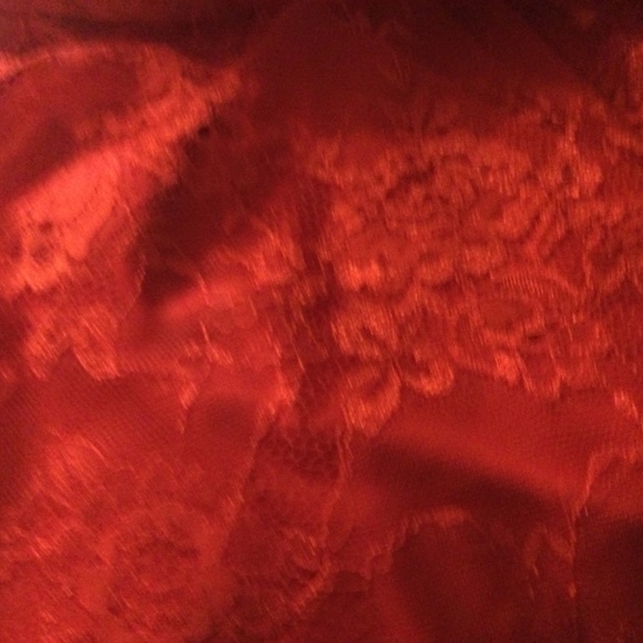 Beautiful RED. Prom or Special Occasion Dress Size 16. Never Worn ! - Picture 8 of 8